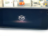 【マツダコネクトナビ】車内の雰囲気にマッチした一体型タイプのナビ。各種車輌設定やBluetooth再生等、様々な機能が楽しめます。直感的なダイヤル操作が可能で、使い勝手も良好です。