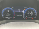 洗練されたデザインのメーターパネル。運転に必要な情報を分かりやすく表示し、安全運転をサポートします。