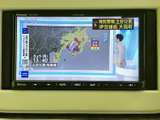 停車中には、地上デジタルテレビの視聴も可能。長距離移動も退屈させません。旅の時間をより楽しく、快適に過ごせますよ。