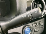 操作しやすい位置に配置されたウインカーレバーは、スムーズな運転操作をサポート。安全確認を確実に行えます。