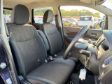 運転席シート廻りは使用感も少なく、良好な状態となっています。前オーナー様が丁寧に使っていたことがよくわかりますね。