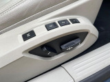 【運転席パワーシート】リクライニングからシートリフターまで、スイッチ一つで簡単にシートの微調整が可能!自分に最適なシートポジションにセットして、快適なドライブをお楽しみください。