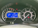 視認性の高いメーター類で、運転に必要な情報を的確に把握できます。走行状況を常に確認し、安全運転をサポートします。