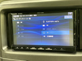 お好みの音楽をクリアな音質でお楽しみいただけます。様々なメディアに対応し、快適なドライブを演出。車内でのエンターテイメントを充実させます。