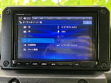 多彩なソースに対応し、お好みの音楽を楽しめます。Bluetooth接続でスマホとの連携も簡単。快適なドライブのお供に最適です。