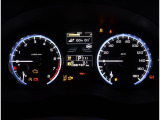 視認性に優れたメーターで、夜間走行も安心して運転できます!マルチインフォメ―ションディスプレイには車両情報を表示!メーター内の光度調整機能も付いております!