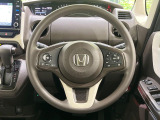 インテリアに合わせたデザインのステアリングは、運転される方のことも考え、運転しやすい形状、大きさです。是非一度、実際に触ってお確かめください。