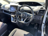 【運転席】座り心地が良いシートなので長時間の運転でも快適にお過ごしいただけます。新品のフロアマットのご注文も可能です。掲載箇所以外にご希望の写真がございましたらお気軽にお問い合わせ下さい。