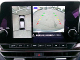 アラウンドビューモニター。空の上から見下ろすような視点でスムース駐車。