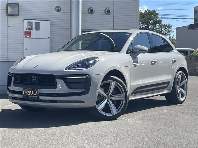 マカン  4WD 本革シート