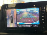 バックモニターが、狭い場所での駐車や後退をサポート。ガイドライン表示で、安全確認がしやすくなっています。