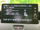直感的な操作で、お好みの音楽やラジオ番組を楽しめます。多彩な音源に対応し、車内を最高の空間に変えます。