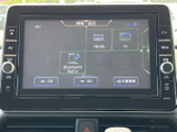 直感的な操作で、お好みの音楽やラジオ番組を簡単に選択。車内でのエンターテイメントを充実させます。