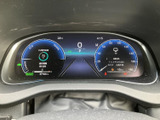 見やすいデザインのメーターパネル。走行情報や車両状態をすぐに確認でき、安全運転をサポートします。視認性の高い表示が特徴です。