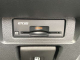 ETC2・0 ナビゲーションと連動モデル。充実したETC機能に加えて、ITSスポットとの高速、大容量、双方向の通信が可能で、次世代の運転支援サービスを受けることができます。