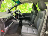 運転しやすい視界と操作性で、快適なドライビングをサポートします。整理整頓された空間で、集中して運転できます。機能的な空間です。