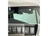品質へのこだわり!フロアマットやシートなど車内をキレイに清掃し、ニオイや汚れなどを徹底的にクリーニングしてもらっております。室内はピカピカです☆