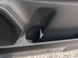 運転席ドアのドリンクホルダーです。