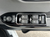 【パワーウインドウ】運転席のスイッチで、各席の窓ガラスの開閉ができます!あると便利ですよね!