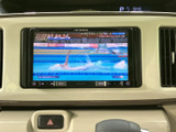 停車中にテレビや映像を楽しめる機能が搭載。長距離移動や待ち時間も快適に過ごせます。リラックスした時間をお届けします。