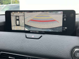 360&deg;ビューモニターでは、両サイドとフロント、バックカメラの合成で、あたかも上空から見下ろした様に周囲を確認して頂けます。駐車場だけでなく、T字路等でも活躍のアイテムです!