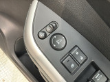 狭い駐車場で便利な電動格納ドアミラーが付いています。