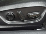 運転席はパワーシートなのでお好みのドライビングポジションに調整可能です♪