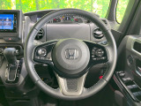 【純正革巻きステアリング】上質な革を使用することで、手にしっかり馴染みとても運転しやすいハンドルです♪