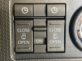 【両側パワースライドドア】スマートキーや運転席のスイッチで後席両側スライドドアの開閉が可能♪電動だから力を入れてドアを開ける必要が無く、小さなお子様でも簡単に開け閉めでき快適です♪