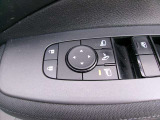 ドアミラーの鏡面の調節、格納は運転席からすべて操作できます!