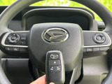 握りやすいステアリングで、運転操作をスムーズに。オーディオや通話機能など、便利なスイッチ類を操作できます。快適な運転環境を演出します。