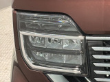 LEDヘッドライトは、点灯の瞬間から最大光量を発揮し、突然暗くなるトンネルなどでの安定感を高めます。