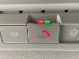 SOSコール。事故や救急時などに、ボタンひとつで専門のオペレータに接続。警察や消防への連携をサポートします。