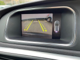 【パークアシスト・カメラ】駐車時に後方がリアルタイム映像で確認できます。大型商業施設や立体駐車場での駐車時や、夜間のバック時に大活躍!運転スキルに関わらず、今や必須となった装備のひとつです!