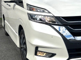【LEDヘッドライト】悪天候や夜間走行時も良好な視界を確保し安心して運転できる高輝度LEDヘッドライトを装備!点灯速度が早く、消費電力も抑えられています。