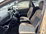 運転しやすい配置の操作系と、広々とした室内空間が魅力です。快適なドライビングをサポートする機能が充実しています。