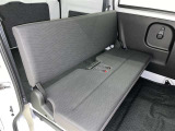 居心地の良い後席空間が乗員に深いくつろぎをもたらします。