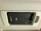 高速道路の料金所をスムーズに通過できるETC車載器付きです。お出かけの際に便利で、スムーズな移動をサポートします。快適な長距離移動に最適です。