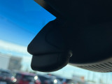 純正のドライブレコーダーを搭載しております。事故だけでなくあおり運転の状況も映像で記録することで万が一のリスクに備えることができます。