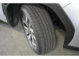 タイヤサイズは235/50R19です