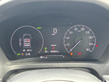 視認性の高いメーターパネルは、運転に必要な情報を的確にドライバーに伝えます。落ち着いた色合いで、運転に集中できます。