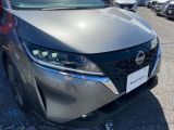 LEDヘッドライト装備。暗い道や、天候の悪い日でも視界良く運転できます。