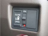 ◆片側電動スライドドア◆狭い駐車場でも乗り降りが楽々♪お子様が隣の車にドアを当ててしまう心配もございません!小さなお子様連れの方もこれで安心。