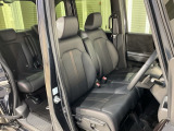 乗降がしやすい運転席。高さが調節できて小柄な方でも運転しやすいポジションをとることができます。