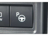 アドバンスト パーク付きです。カメラやソナーによって、周囲を監視しながら駐車を支援。障害物を検知した場合には警報を鳴らし、ブレーキ制御を行うことで接触回避を支援します。