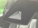 【トヨタセーフティセンス】走行中に前方の車両等を認識し、衝突しそうな時は警報とブレーキで衝突回避と被害軽減をアシスト。より安全にドライブをお楽しみいただけます。