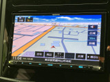 鮮明な地図表示で、初めての道でも安心して運転できます。渋滞情報もリアルタイムで確認可能。スムーズな目的地への到着をサポートします。