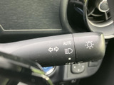 操作しやすい位置に配置されたウインカーレバーで、安全な車線変更をサポートします。直感的な操作が可能です。