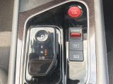 e-POWER独自のシフトノブ☆指先でシフトを動かす感覚はスムーズで気持ちいいですよ☆