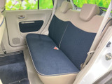 後席からも景色を楽しめる、広々とした空間。会話も弾み、楽しいカーライフをサポートします。